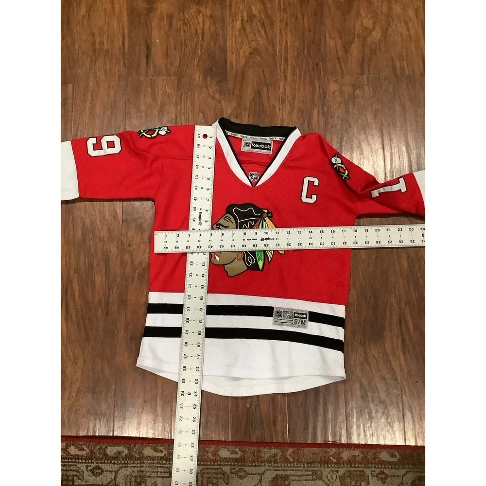 Reebok Chicago Blackhawks Jersey NHL Hockey Youth Size S/M Jonathan Toews #19 C